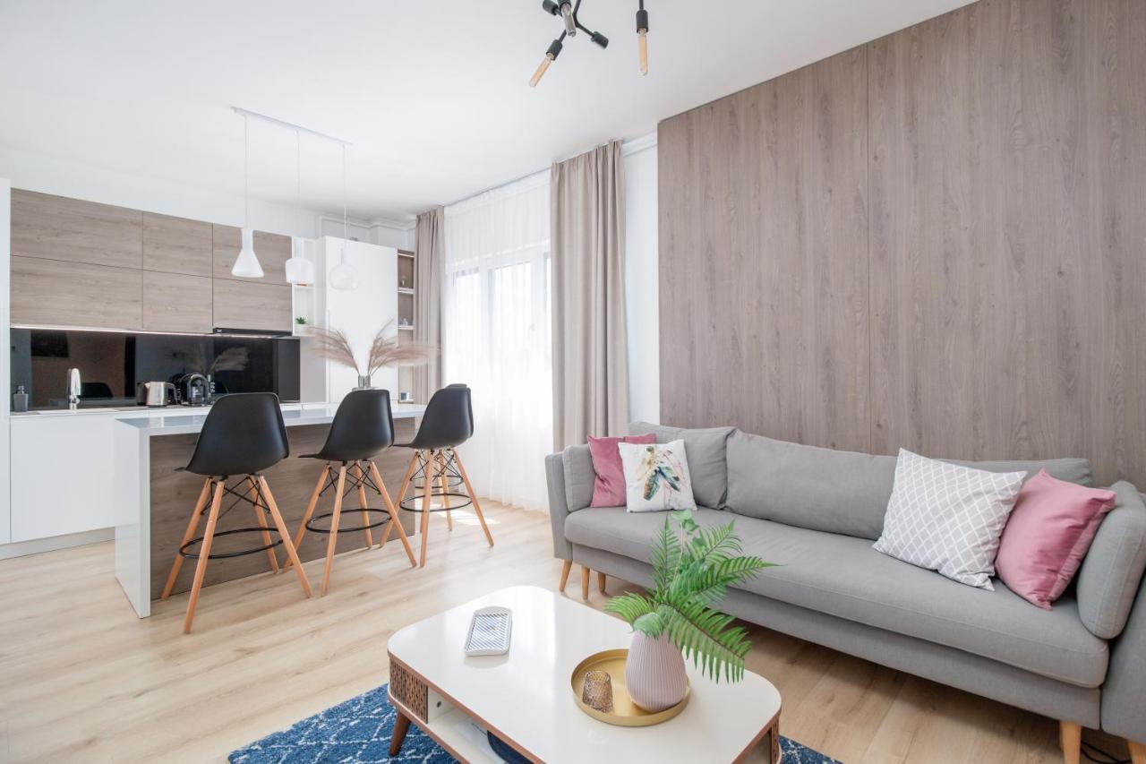 Charlotte Piata Unirii - Free Private Parking 2Bedrooms Apartment Gran Varadino Esterno foto