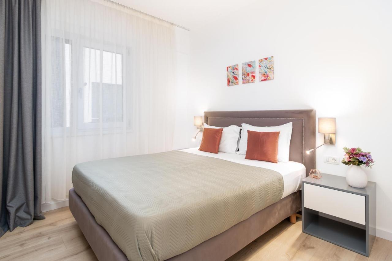 Charlotte Piata Unirii - Free Private Parking 2Bedrooms Apartment Gran Varadino Esterno foto