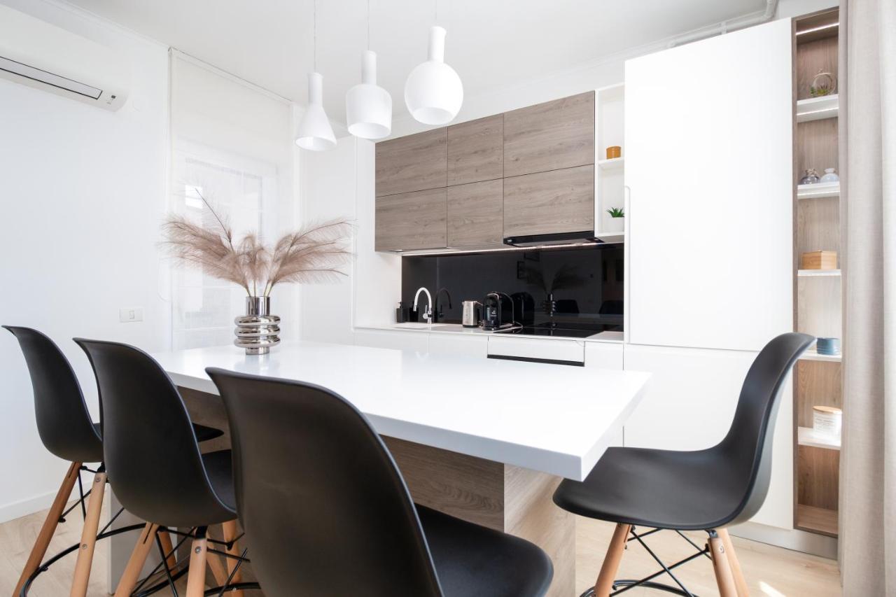 Charlotte Piata Unirii - Free Private Parking 2Bedrooms Apartment Gran Varadino Esterno foto