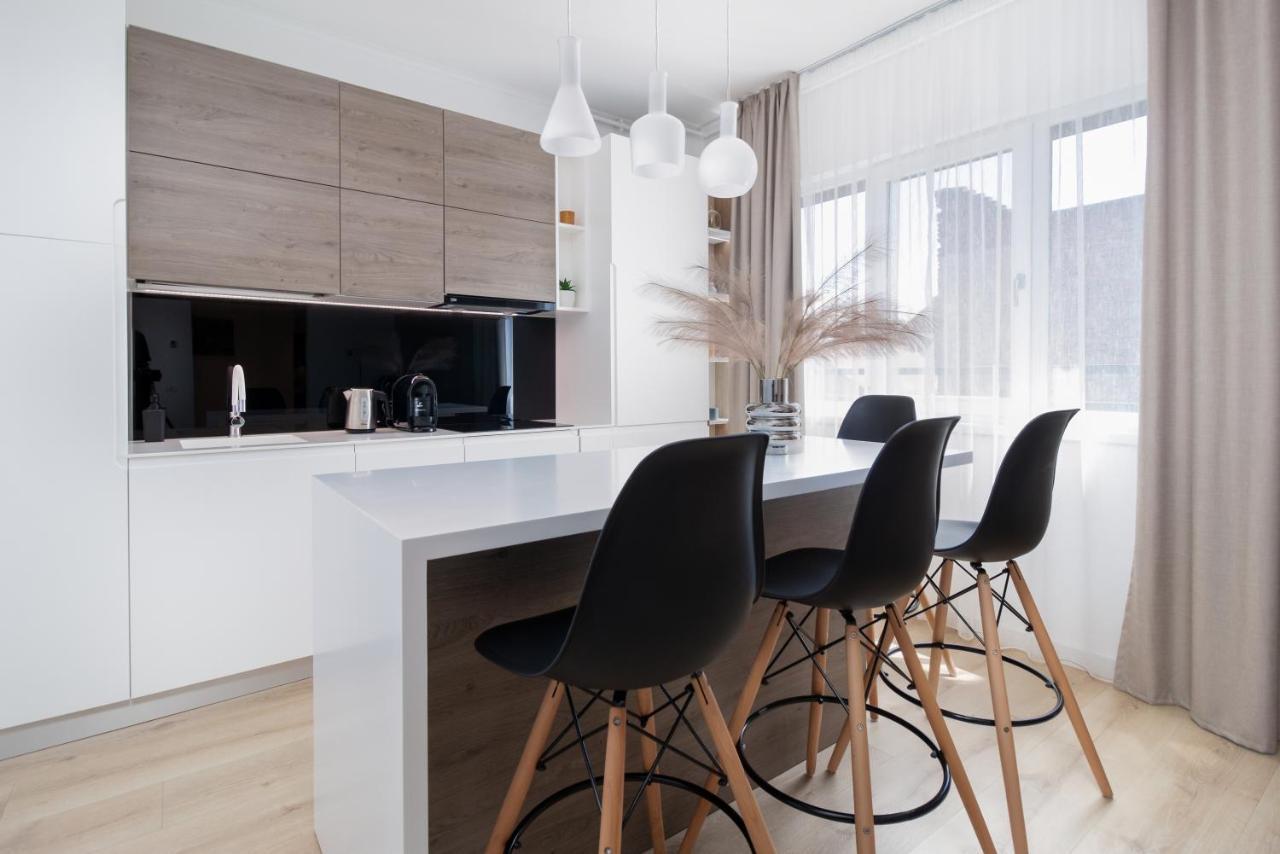 Charlotte Piata Unirii - Free Private Parking 2Bedrooms Apartment Gran Varadino Esterno foto