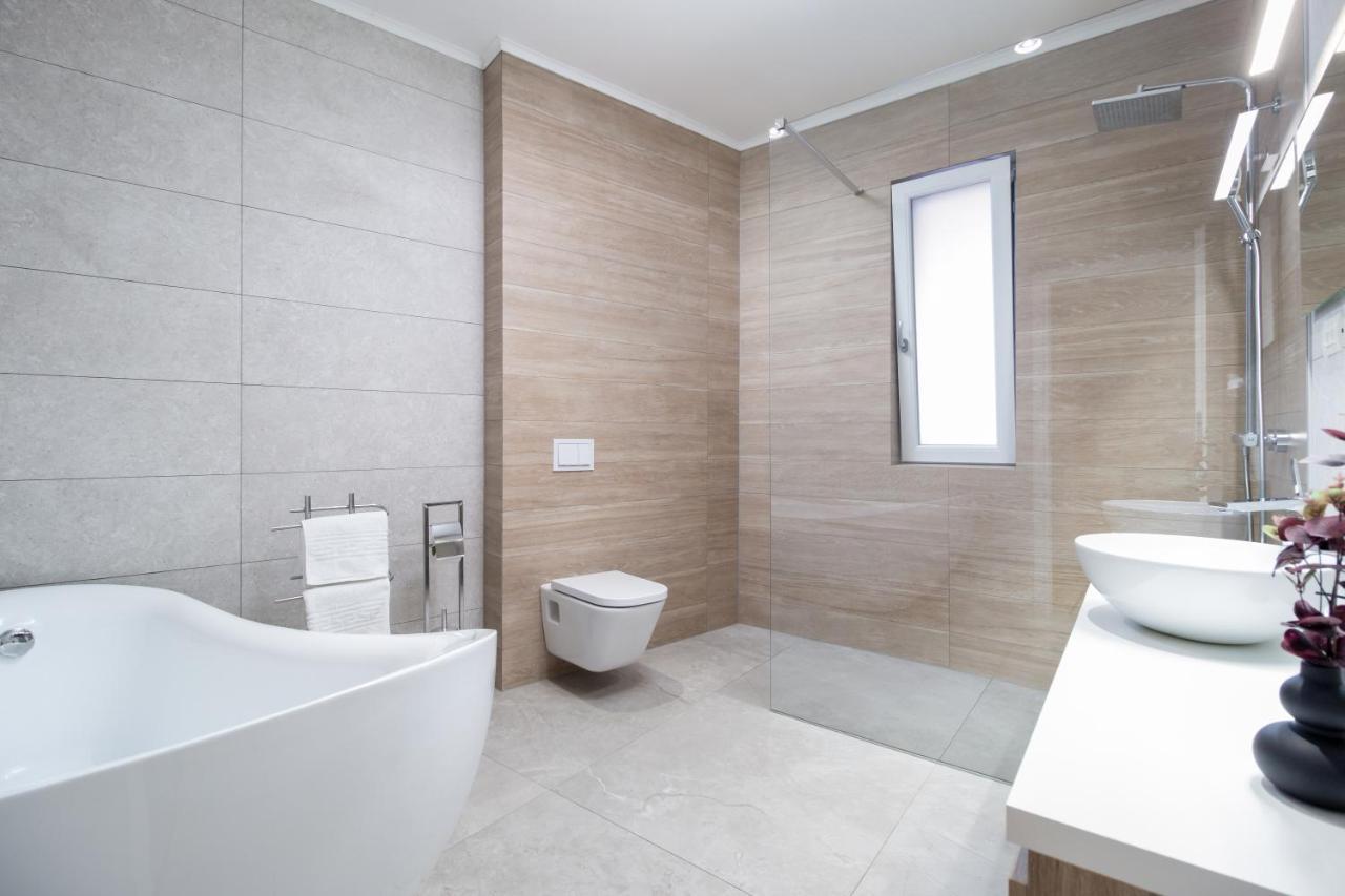 Charlotte Piata Unirii - Free Private Parking 2Bedrooms Apartment Gran Varadino Esterno foto