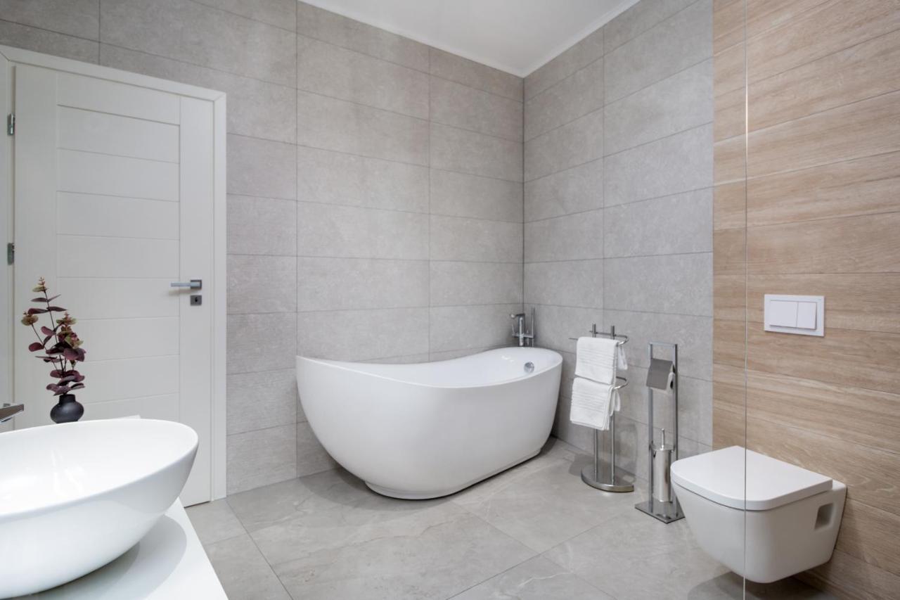 Charlotte Piata Unirii - Free Private Parking 2Bedrooms Apartment Gran Varadino Esterno foto