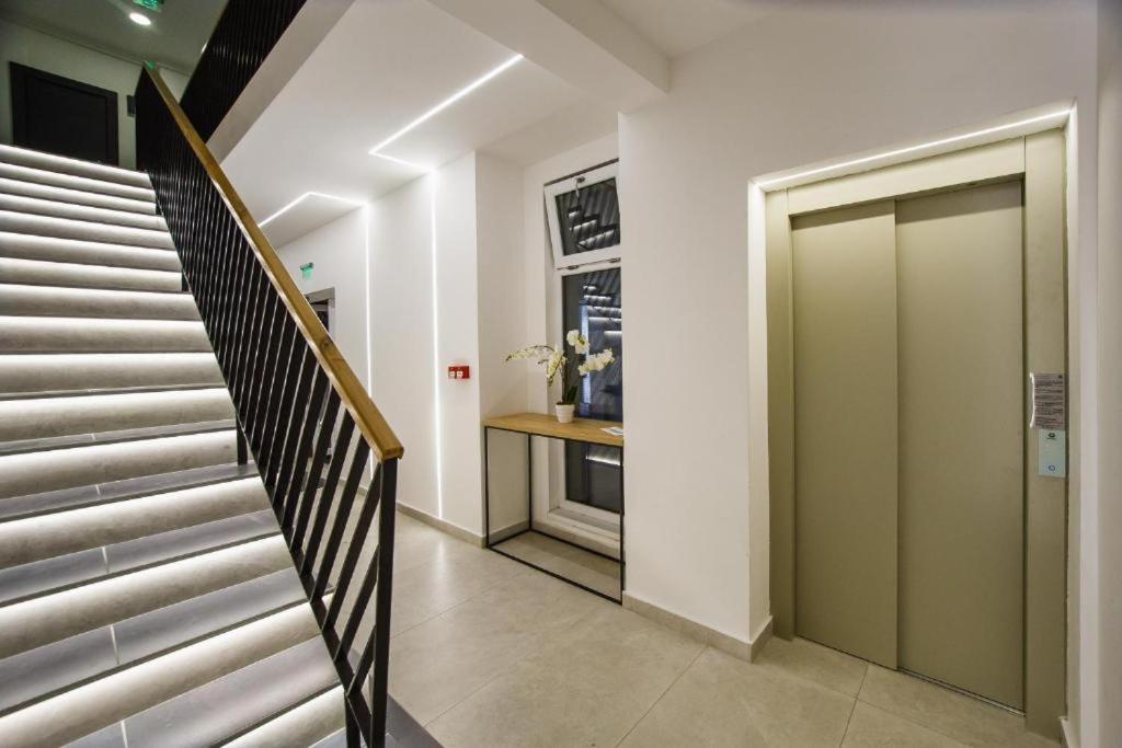 Charlotte Piata Unirii - Free Private Parking 2Bedrooms Apartment Gran Varadino Esterno foto