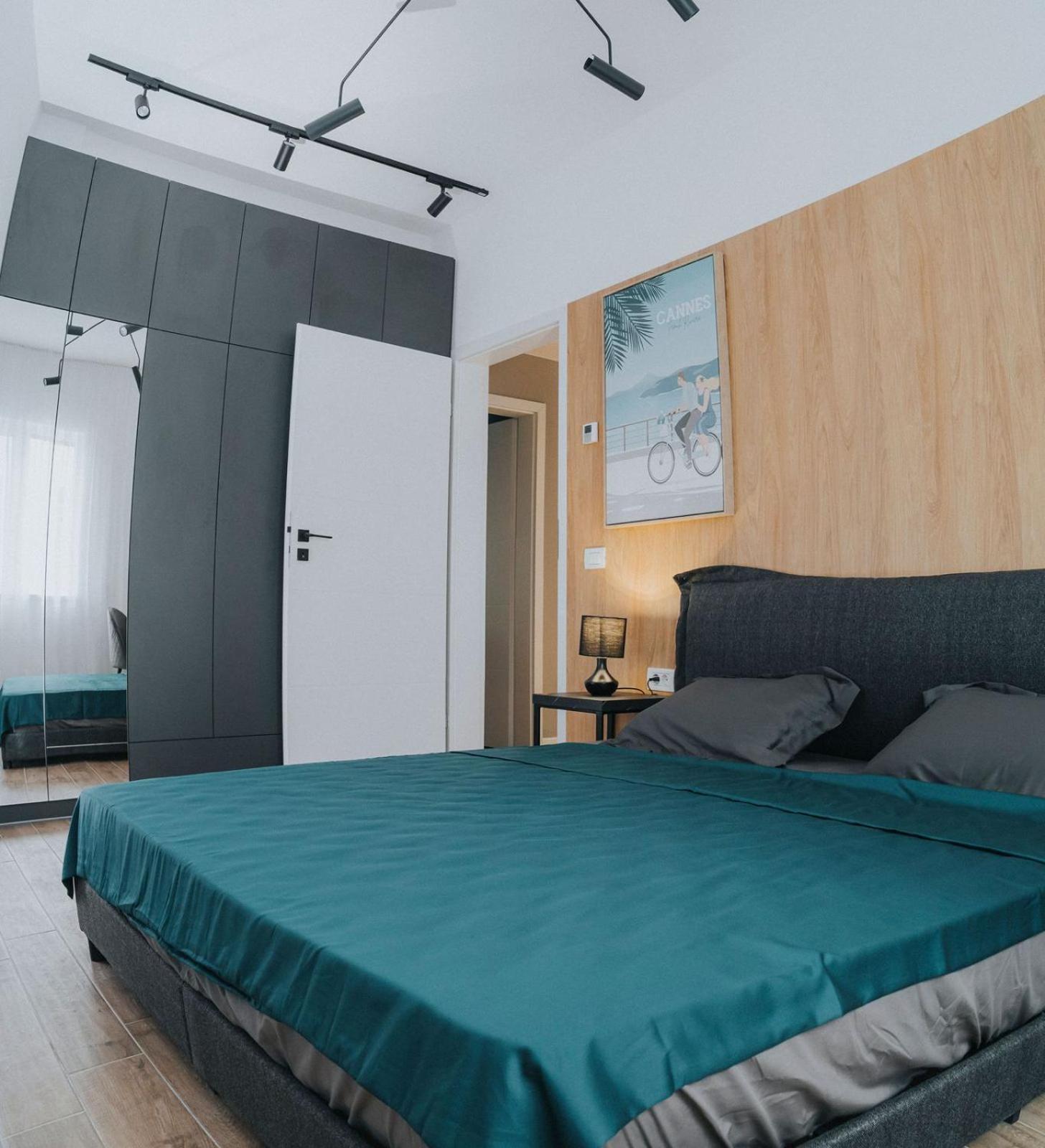 Charlotte Piata Unirii - Free Private Parking 2Bedrooms Apartment Gran Varadino Esterno foto